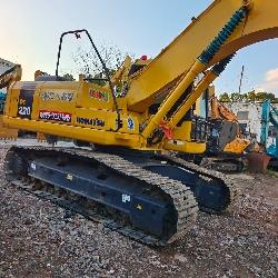 Komatsu PC220