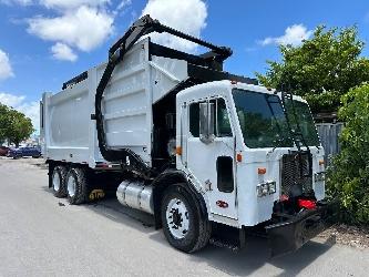 Peterbilt 320