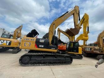 CAT 323 D
