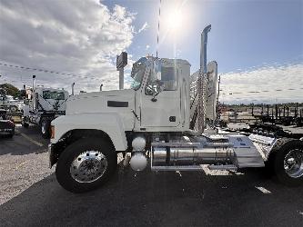 Mack PI64T