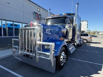 Kenworth W900L
