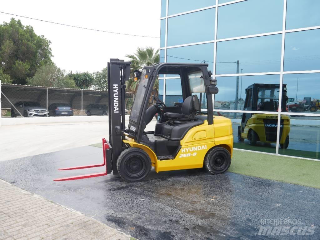 Hyundai 25 D-9 Дизельные погрузчики