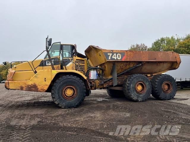 CAT 740 Шарнирно-сочленённые самосвалы