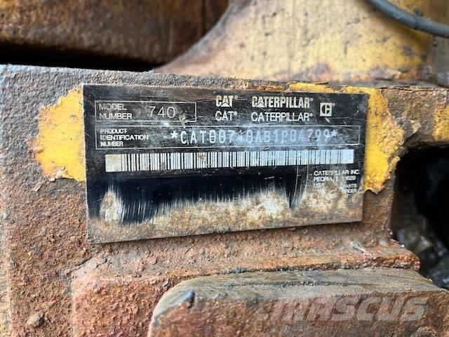 CAT 740 Шарнирно-сочленённые самосвалы