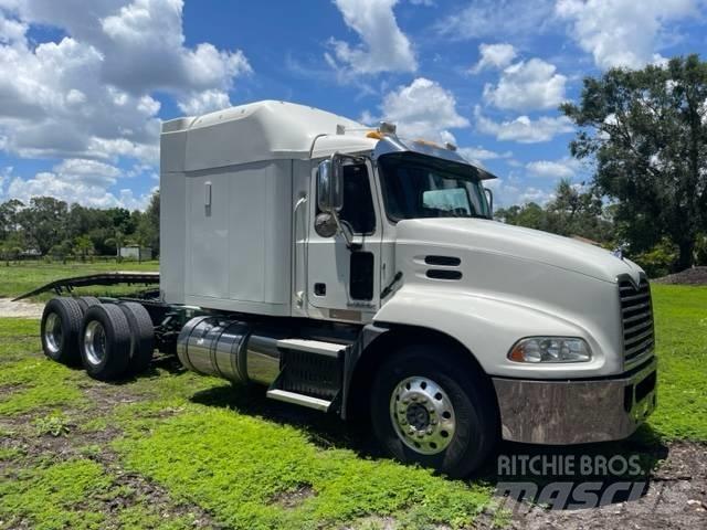Mack CXU613 Pinnacle Седельные тягачи