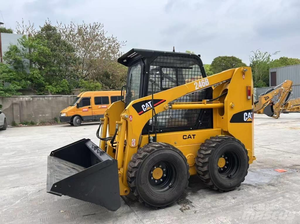 CAT 246B Малые погрузчики