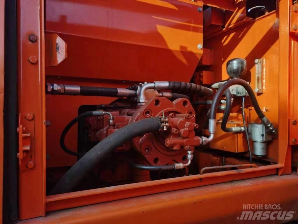 Doosan DH 220 Гусеничные экскаваторы