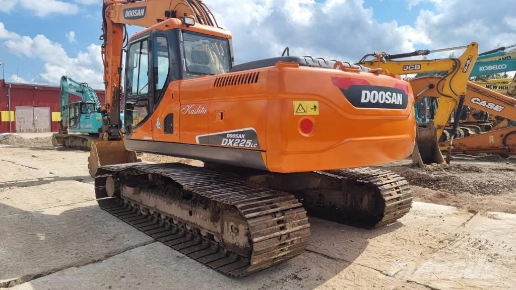Doosan DX 225 LC Гусеничные экскаваторы