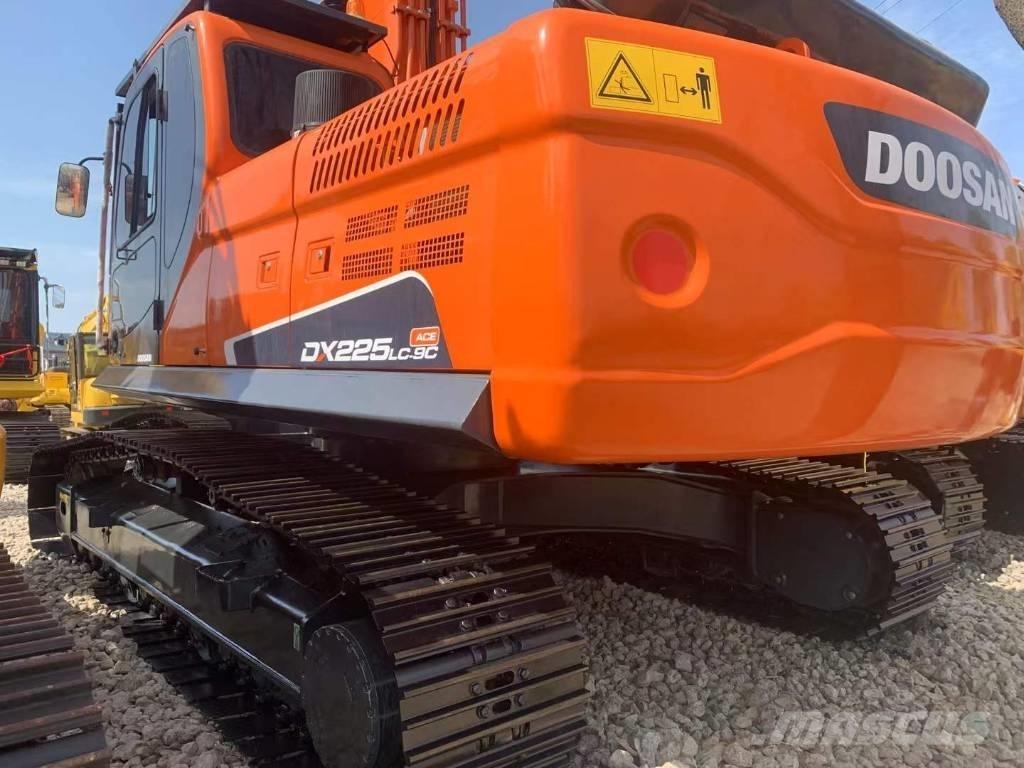 Doosan DX 225 Гусеничные экскаваторы