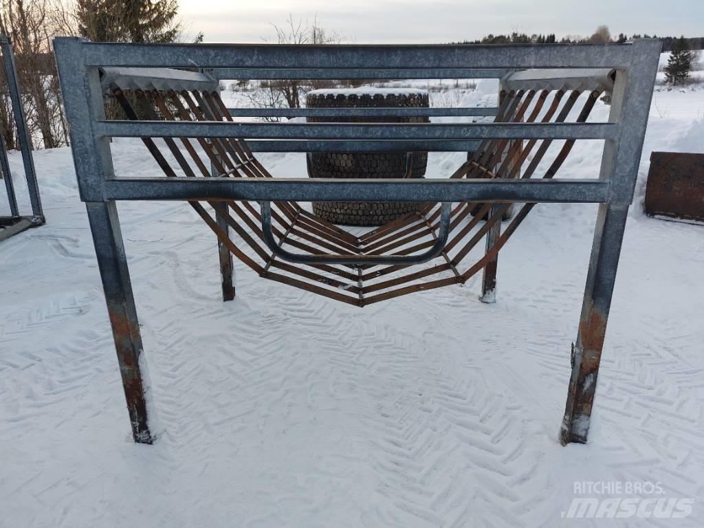 Bala Foderhäck Кормушки для животных