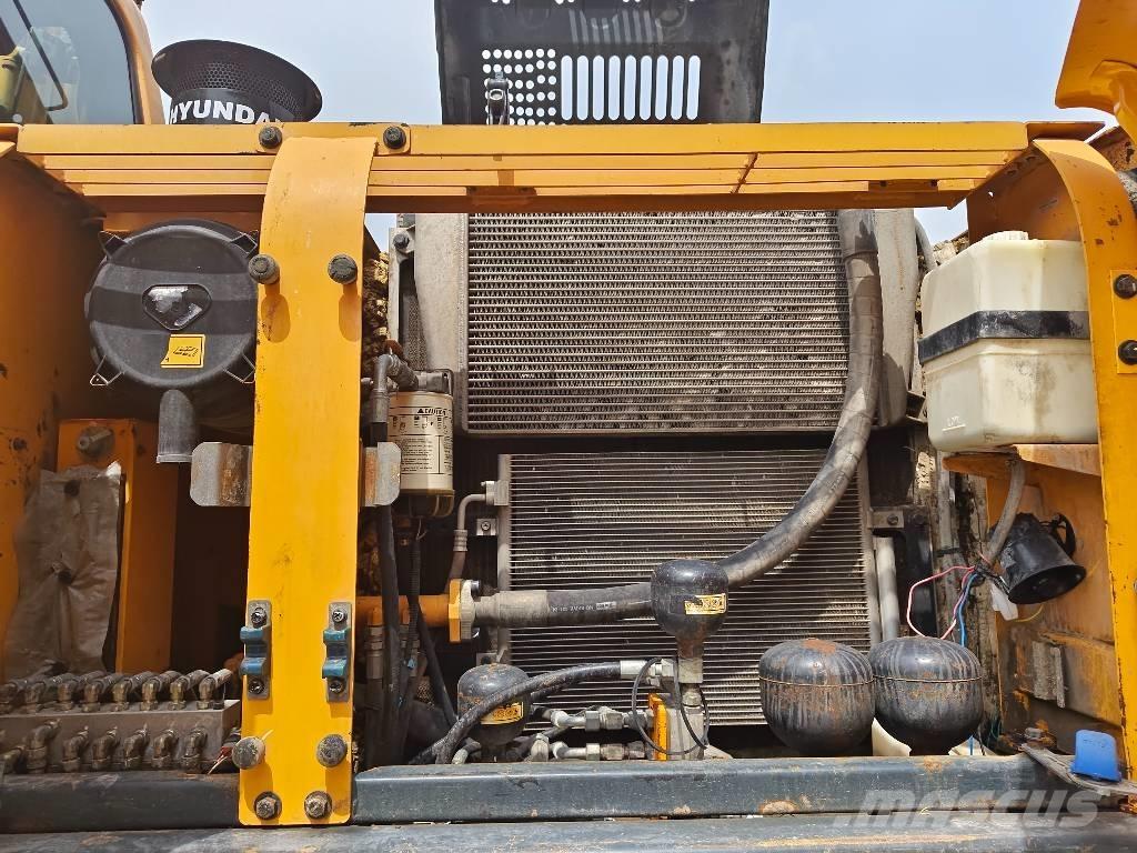 Hyundai R210W-9 Колёсные экскаваторы