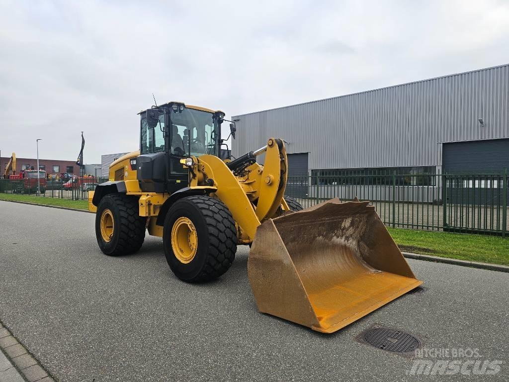 CAT 938 M Фронтальные погрузчики