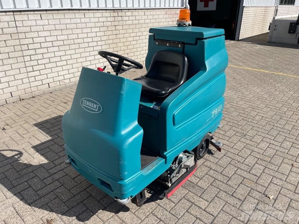 Tennant 7100 Вакуумные уборочные машины