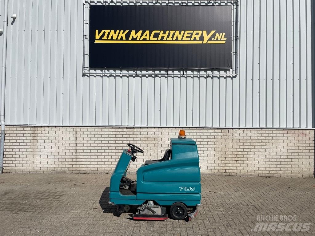Tennant 7100 Вакуумные уборочные машины