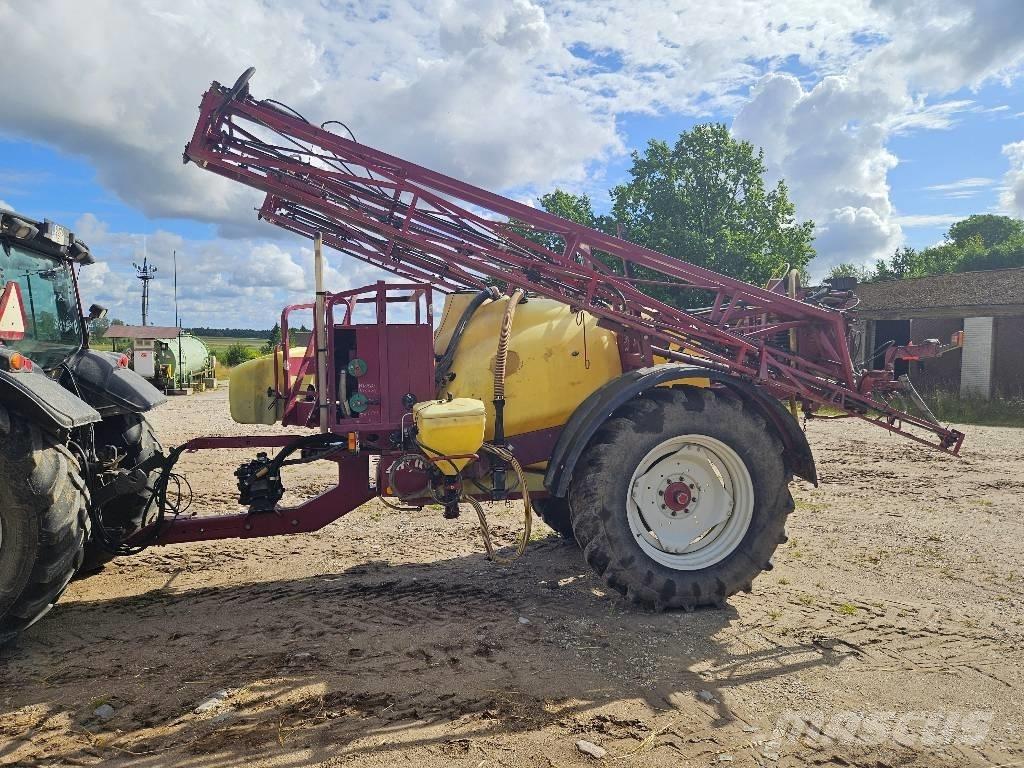 Hardi Commander 2800 Прицепные опрыскиватели