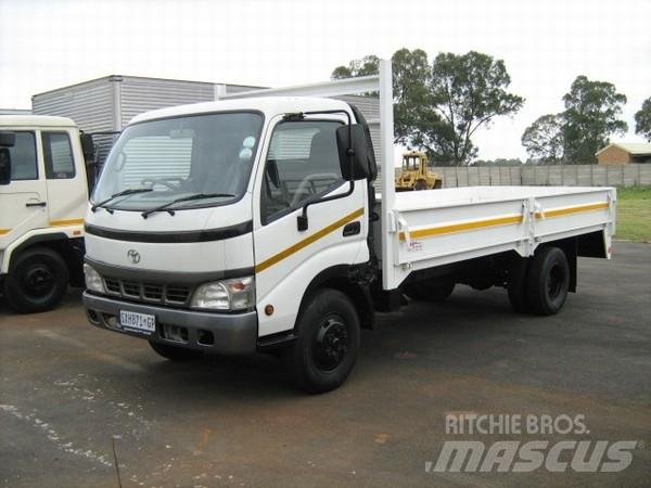 Toyota Dyna 7145 Грузовики-платформы/боковая разгрузка