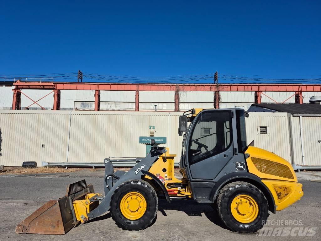 John Deere 204 L Фронтальные погрузчики