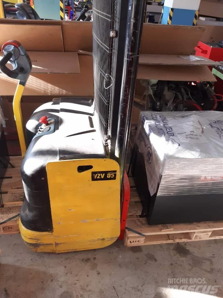 Hyster S 1.2 Ручные штабелёры с электроподъёмом