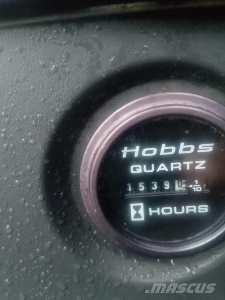 Hyundai 140W-7A Колёсные экскаваторы