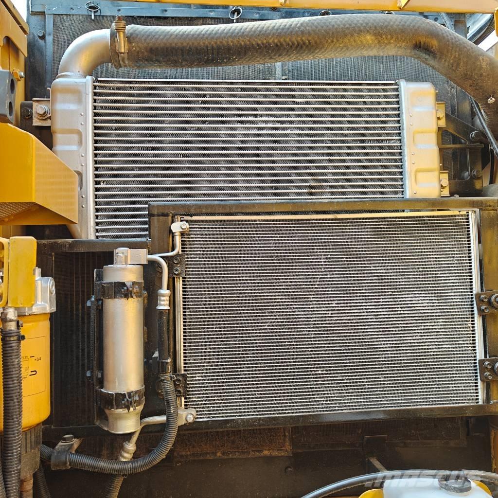CAT 323D2 Гусеничные экскаваторы