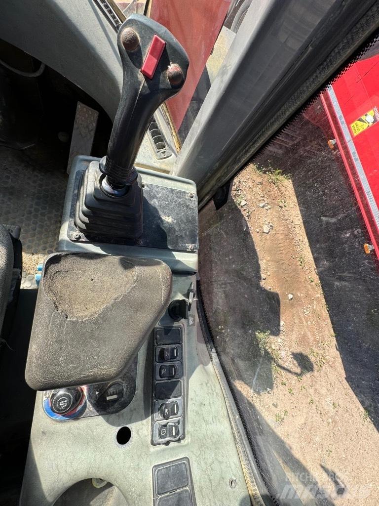 Hitachi LX 210 E Фронтальные погрузчики