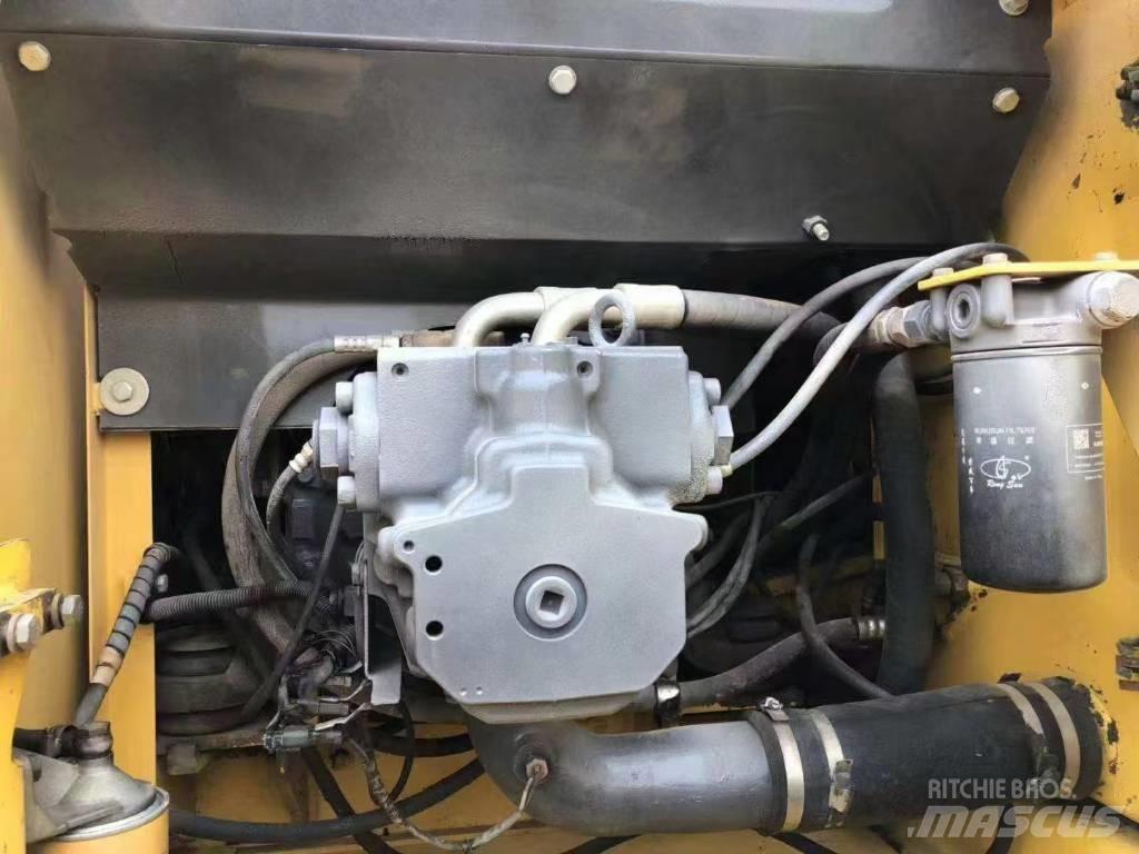 Komatsu 200-7 Гусеничные экскаваторы