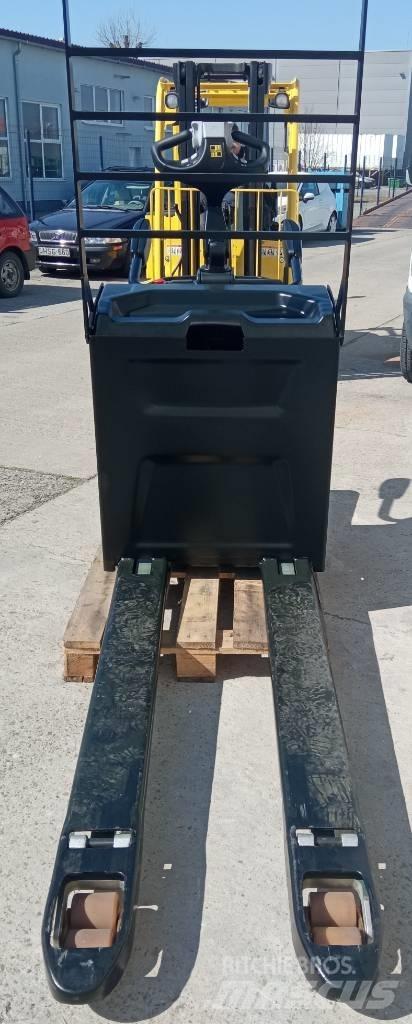 Hyster P 2.5 S Самоходные электрические тележки