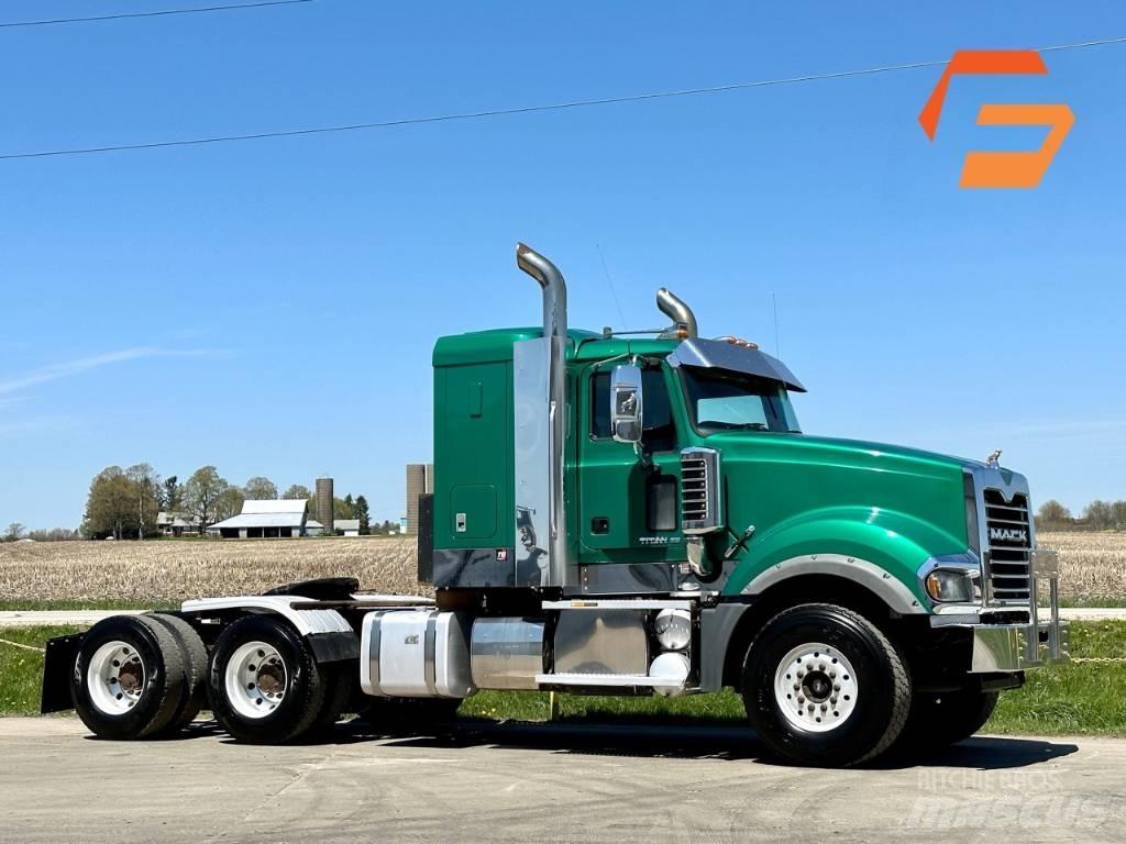 Mack TD713 Специальные грузовики