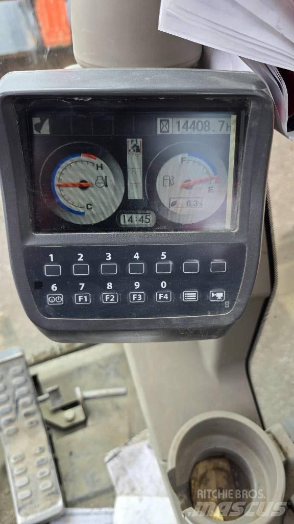Hitachi ZX225USRLC-3 Гусеничные экскаваторы