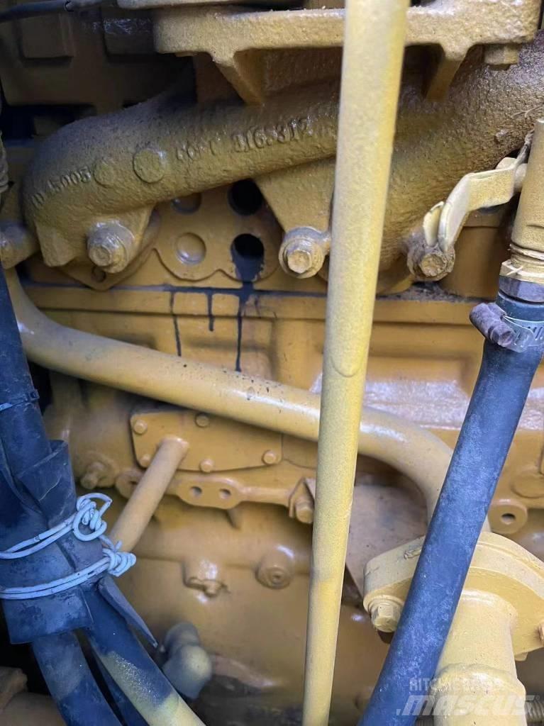 CAT D5N Гусеничные бульдозеры