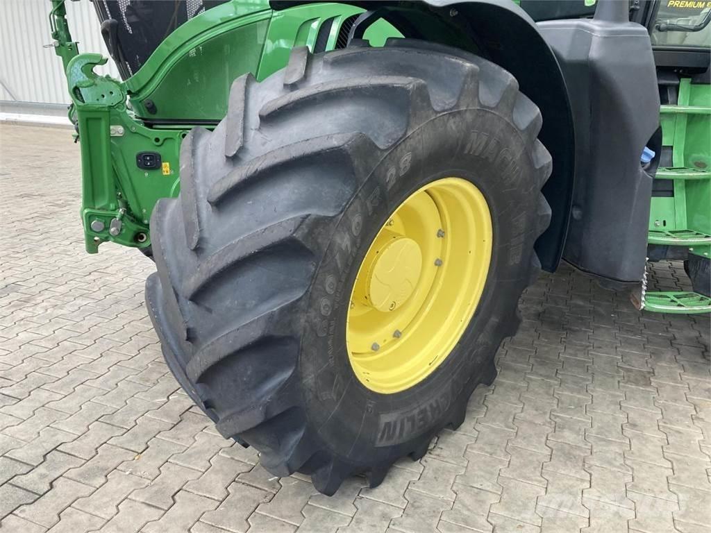 John Deere 6215R Трактора