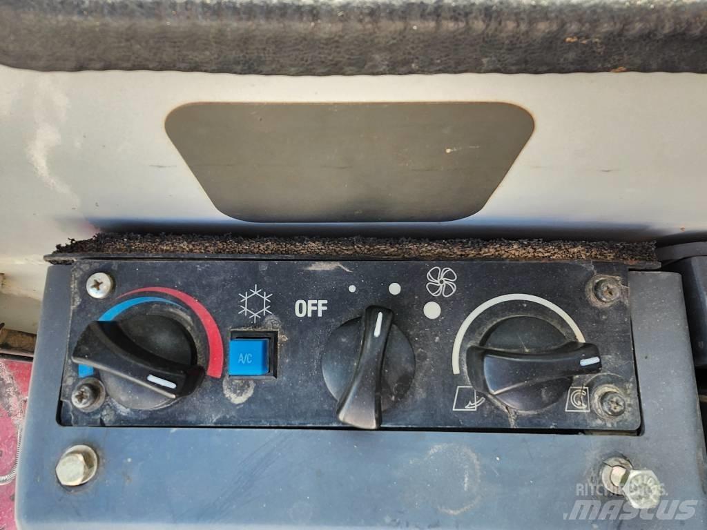 Takeuchi TB 180 FR Гусеничные экскаваторы