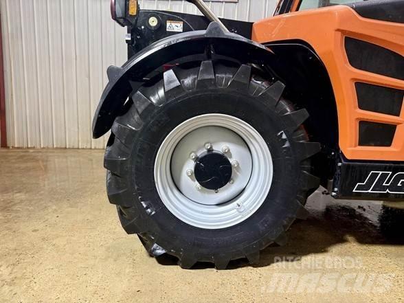 JLG 823 Телескопические погрузчики