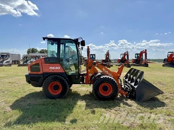 Kubota R640 Фронтальные погрузчики