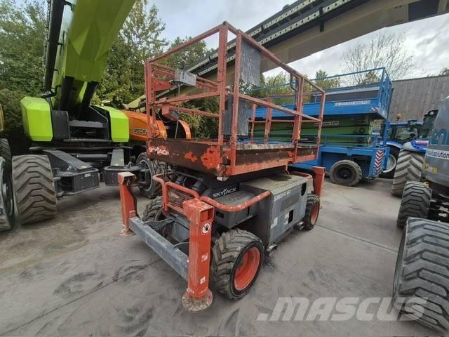 SkyJack 6832RT Ножничные подъемники