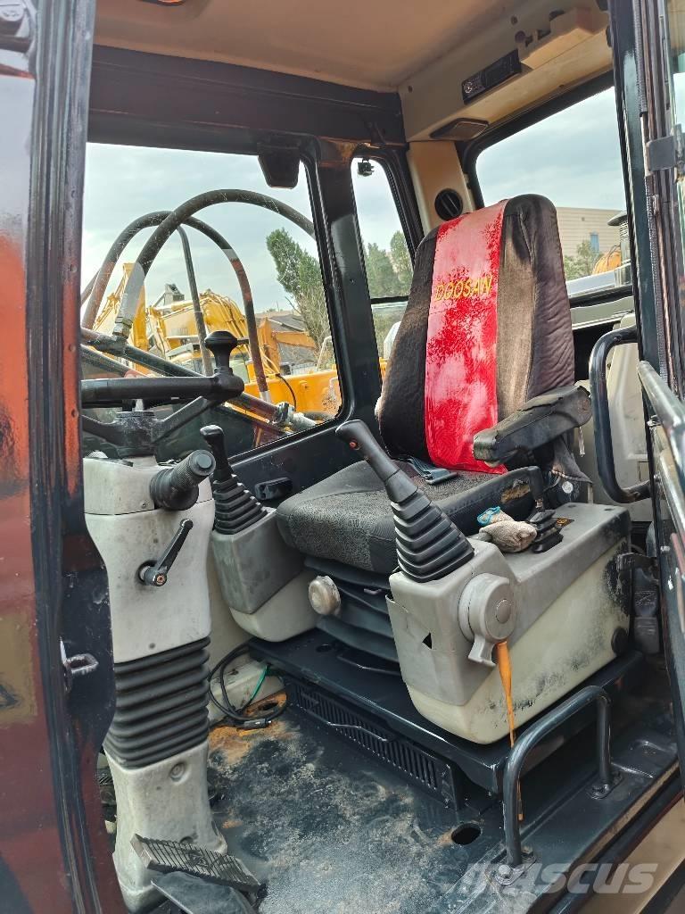 Hyundai r210w-9 Колёсные экскаваторы