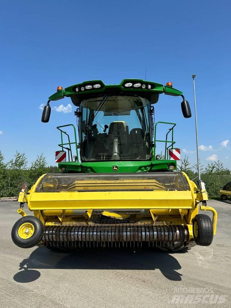 John Deere 8300i Самоходные кормоуборочные комбайны