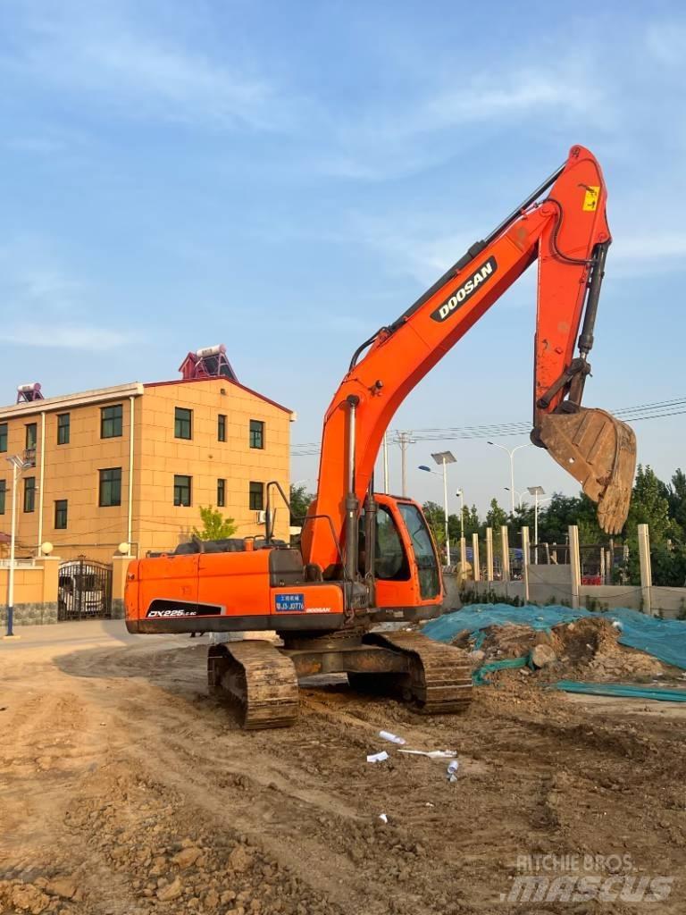 Doosan DX225LC-9C Гусеничные экскаваторы