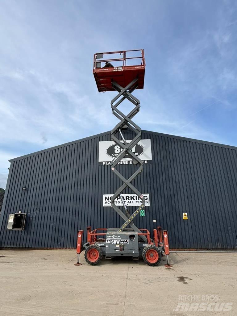 SkyJack SJ 6832 RT Ножничные подъемники