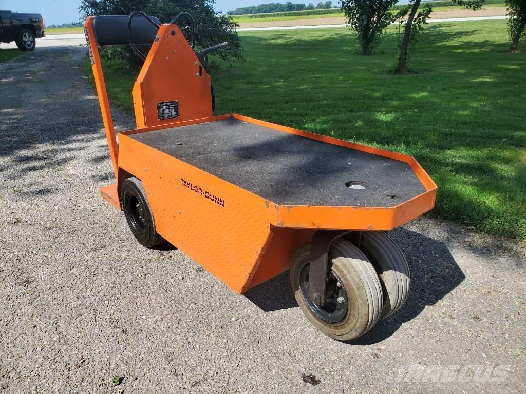 Taylor-Dunn SC100 Складские электротягачи
