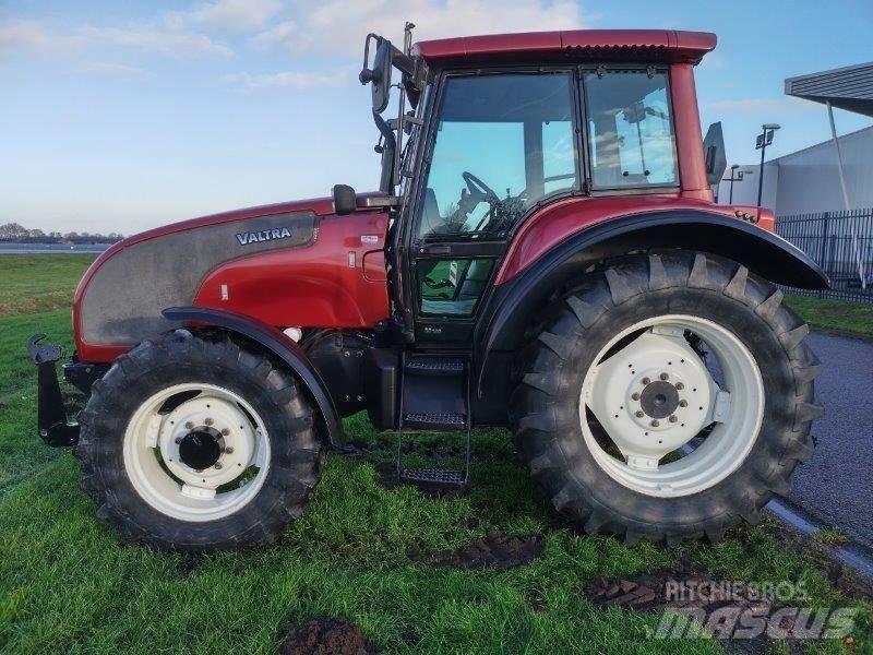 Valtra M 130 Трактора