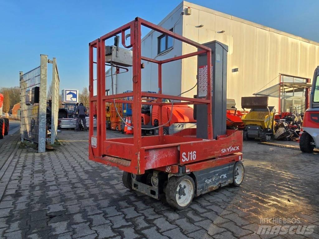 SkyJack SJ 16 Вертикальные мачтовые подъемники