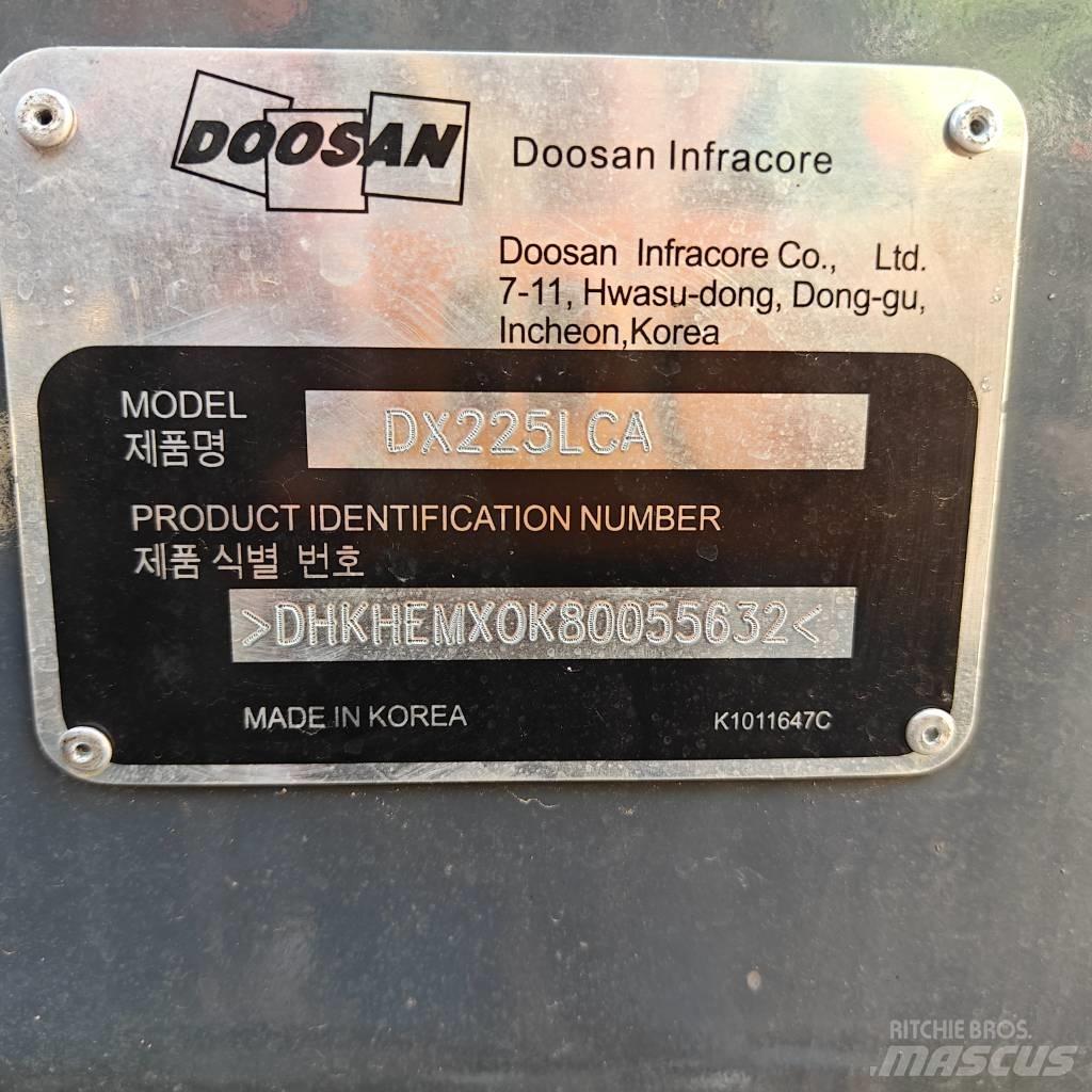 Doosan DX 225 LCA Гусеничные экскаваторы