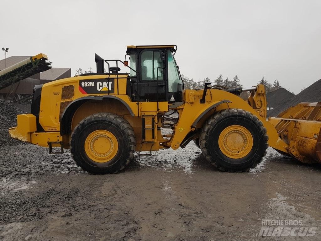 CAT 982m Фронтальные погрузчики