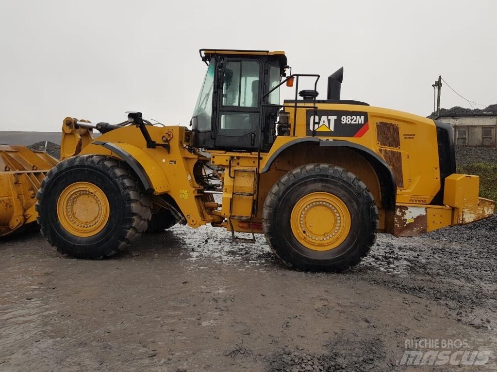 CAT 982m Фронтальные погрузчики