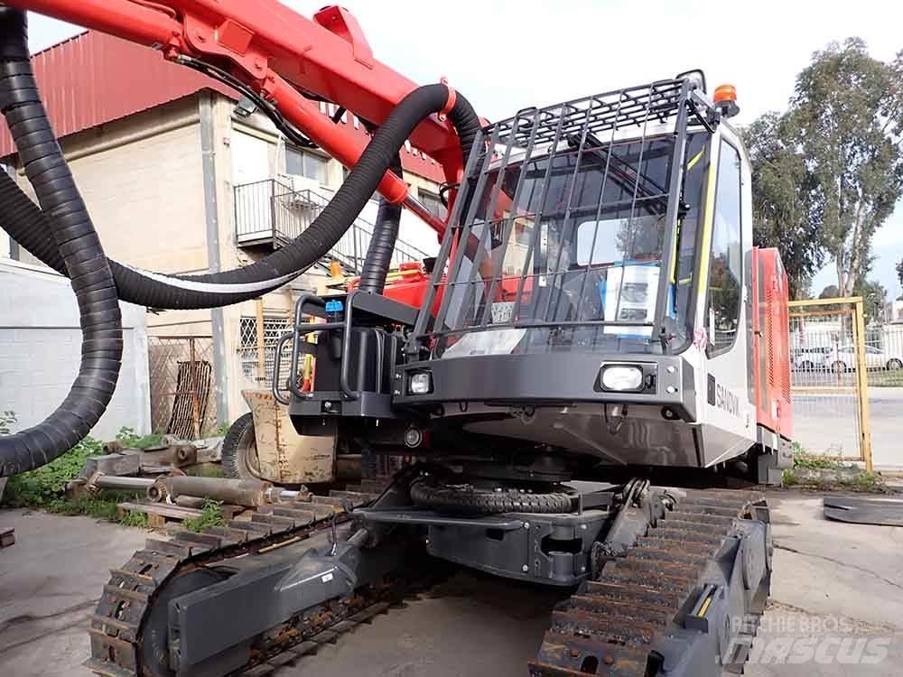 Sandvik DX800 Буровые вышки