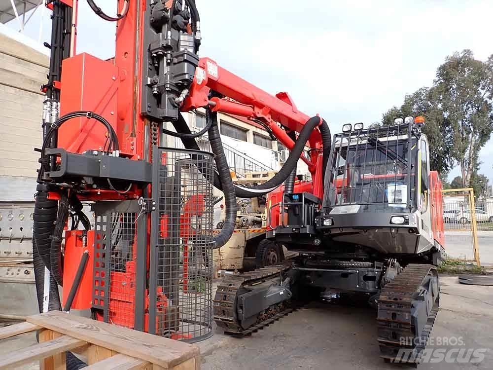 Sandvik DX800 Буровые вышки
