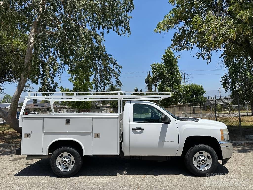 Chevrolet 2500 HD Бортовые фургоны