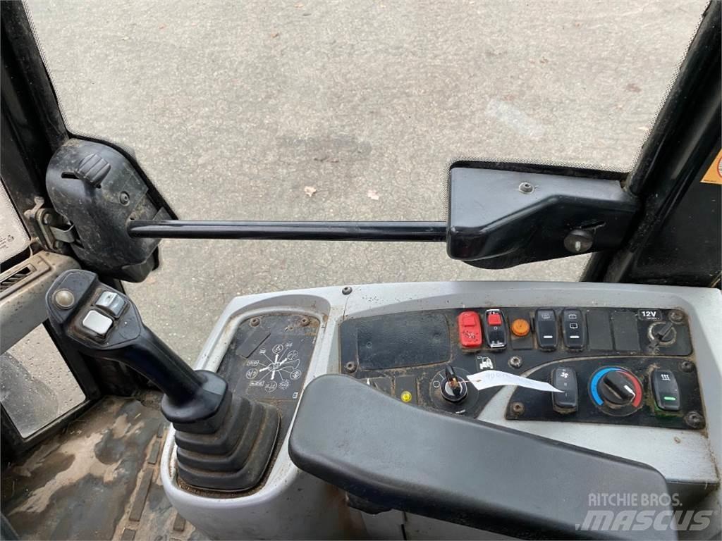 CAT 908M Фронтальные погрузчики
