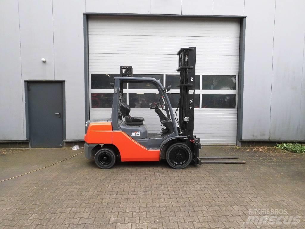 Toyota 02-8 FD 30 Дизельные погрузчики